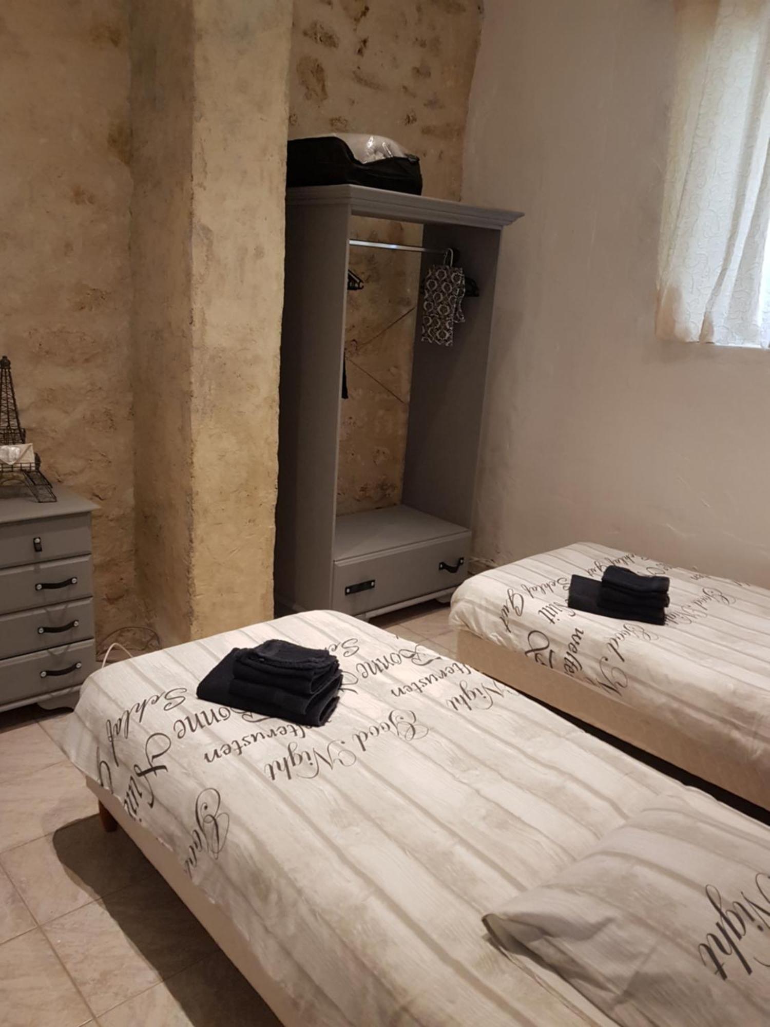 Cherval Le Gite Des Chambres De La Grange מראה חיצוני תמונה