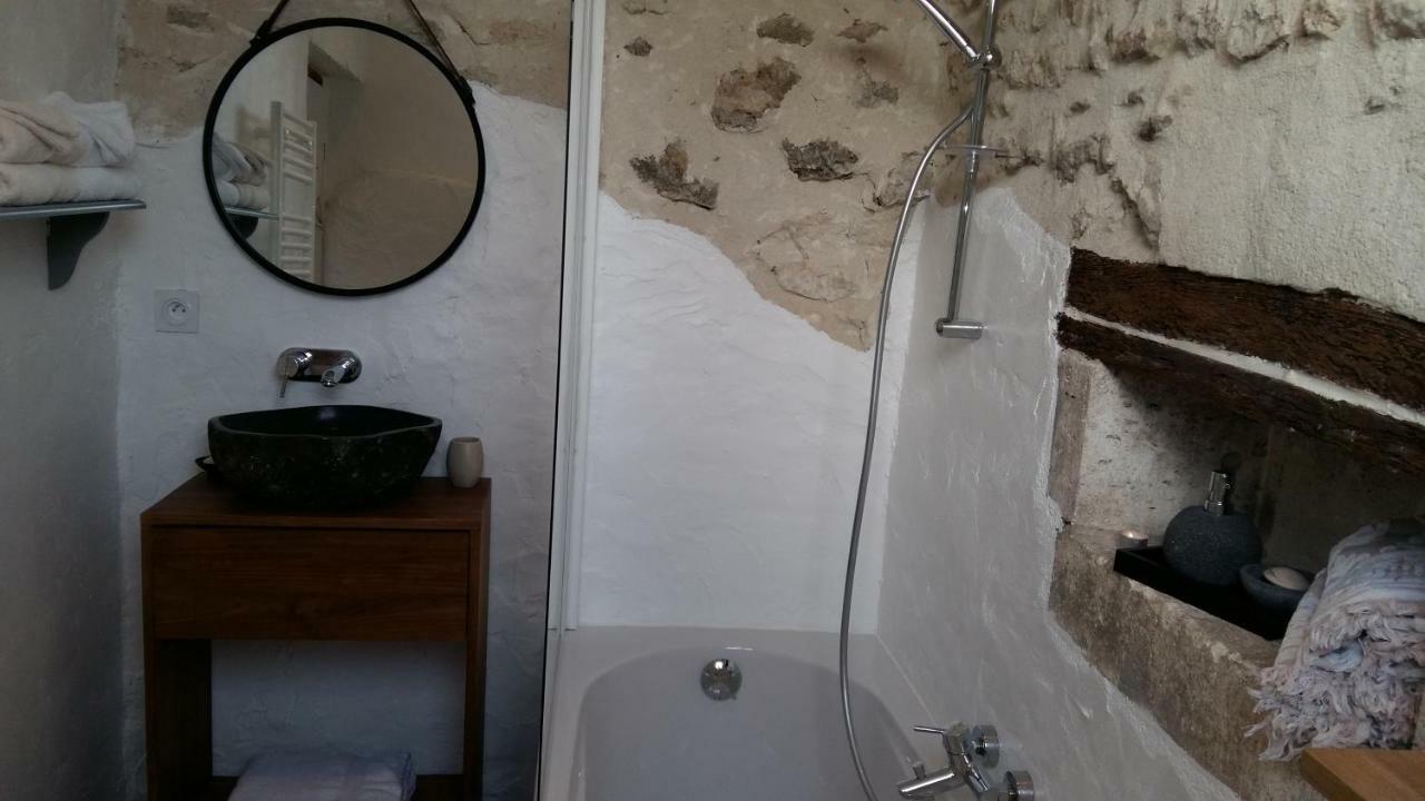 Cherval Le Gite Des Chambres De La Grange מראה חיצוני תמונה