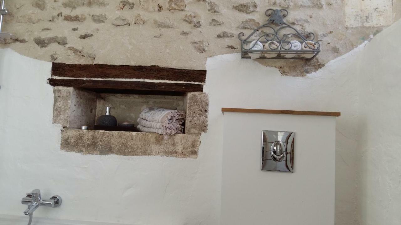 Cherval Le Gite Des Chambres De La Grange מראה חיצוני תמונה