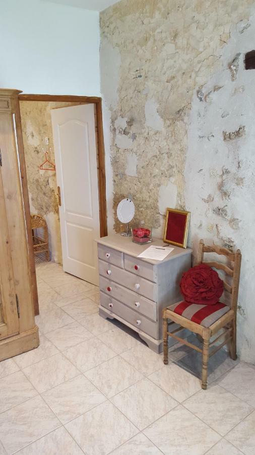 Cherval Le Gite Des Chambres De La Grange מראה חיצוני תמונה