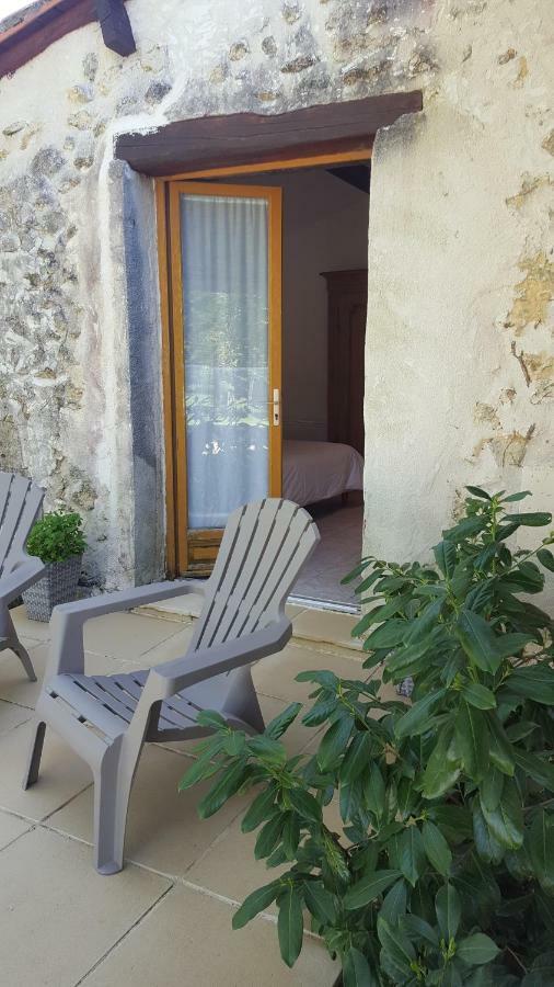Cherval Le Gite Des Chambres De La Grange מראה חיצוני תמונה
