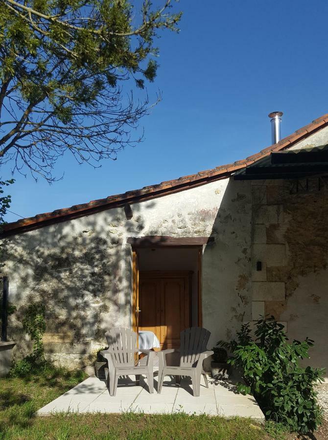 Cherval Le Gite Des Chambres De La Grange מראה חיצוני תמונה