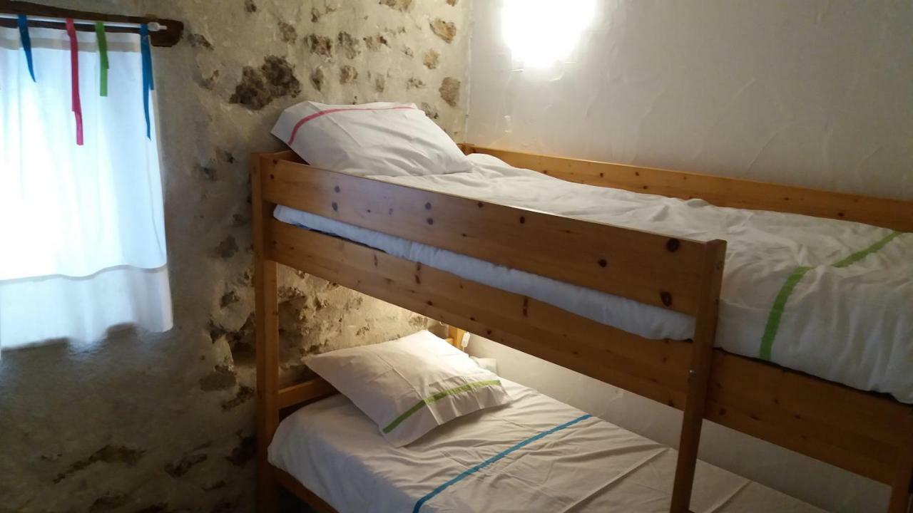 Cherval Le Gite Des Chambres De La Grange מראה חיצוני תמונה